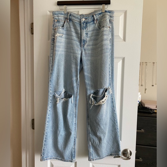 Light wash blue jeans. Worn ONCE (perfect condition, just did not fit me!) - Picture 3 of 4